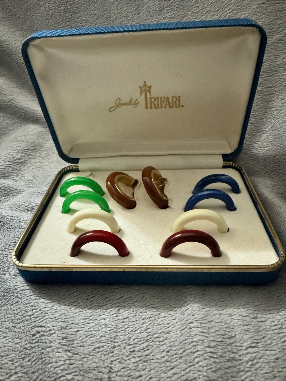 Crown Trifari VTG Interchangeable Lucite  Gold Plated Earring Set - Multicolor